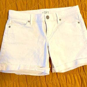 Ann Taylor LOFT White Denim Roll Shorts Sz 25/0